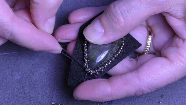 Tutorial: Beaded Embroidery. Bezel for Teardrop Cabochon. Как оплести кабошон капля. Вышивка бисеро смотреть онлайн