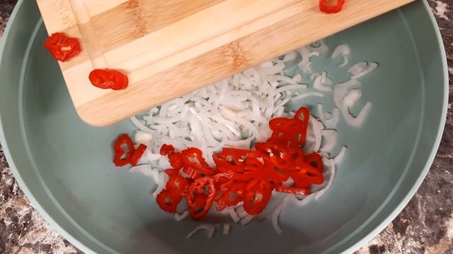 Такие вкусные, что невозможно оторваться. Аппетитные, острые крылышки смотреть онлайн