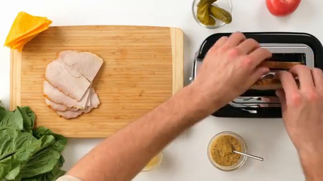 Быстрый и вкусный перекус клаб сэндвич в тостере TT 365031 New Express от Tefal смотреть онлайн