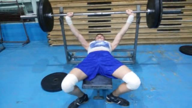 Жим лёжа 50 кг на 10 раз смотреть онлайн