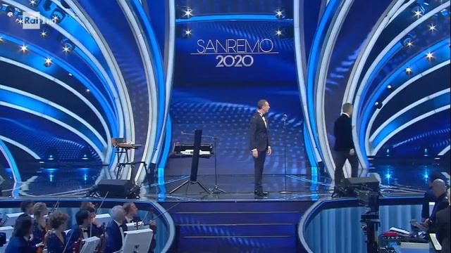 Sanremo 2020 - Bugo abbandona il palco dell'Ariston смотреть онлайн