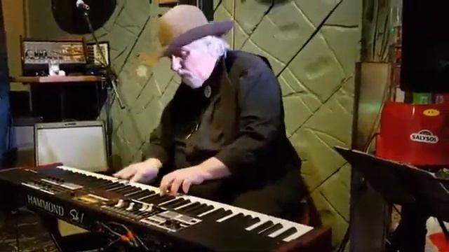 Patricia Dunphy and Jack Robertson jamming at the Ivanhoe Vancouver смотреть онлайн