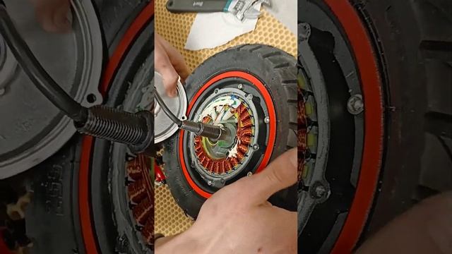 Наблюдать за руками мастерами - особое удовольствие ⚙️ #электросамокаты #ремонтэлектросамокатов смотреть онлайн