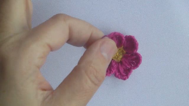 Learn How to Do a 3D Flower - Hand Embroidery смотреть онлайн