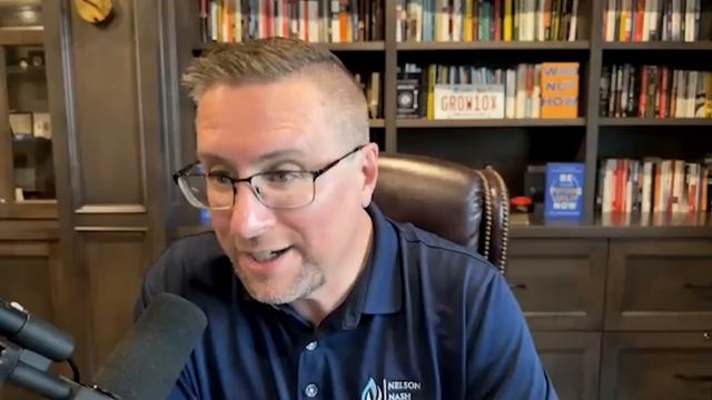 Reacting to Dave Ramsey | The Rise of FAKE Financial GURUs смотреть онлайн