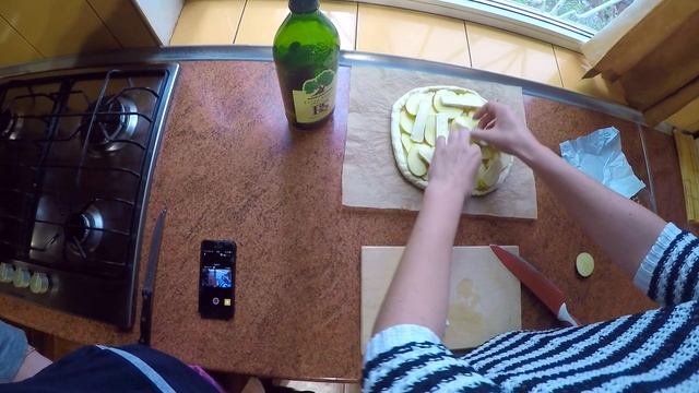 Тарт с яблоками и камамбером