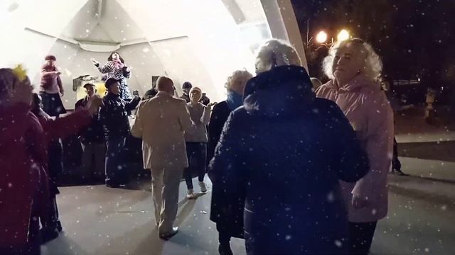 НАТАШКА!???/ТАНЦЫ В ПАРКЕ ГОРЬКОГО ХАРЬКОВ НОЯБРЬ 2021 смотреть онлайн