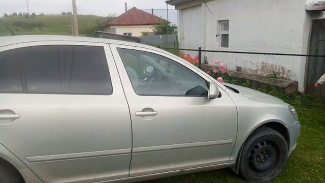 Василек ловит бабочек в деревне. смотреть онлайн