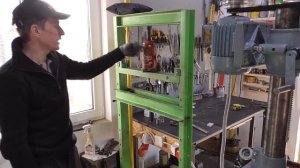 Я сломал гидравлический пресс.Гидравлический пресс из домкрата своими руками.