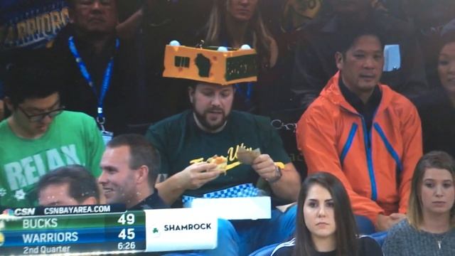 A Bucks Cheesehead at Oracle Arena!! смотреть онлайн