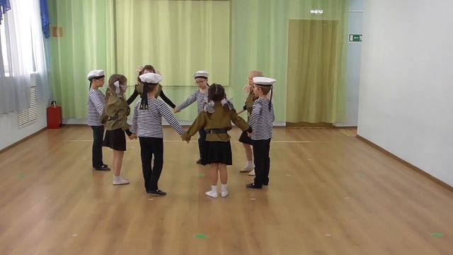 "Тучи в голубом". Группа "Гномики" смотреть онлайн