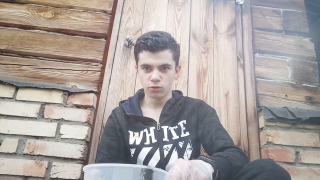 СДЕЛАЛ ОМОЛАЖИВАЮЩУЮ МАСКУ ИЗ ЗЕМЛИ И НАМАЗАЛ ЕЕ НА ЛИЦО | СЪЕЛ ЗЕМЛЮ | МАСКА ИЗ ГРЯЗИ | ZULKA смотреть онлайн