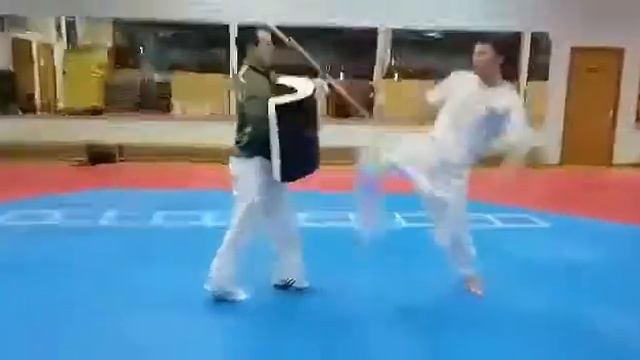 Никакой агрессии, просто бей и улыбайся) смотреть онлайн