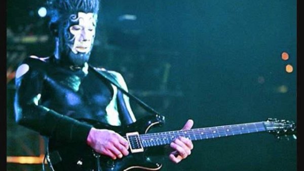 Wes Borland Playing for ultimate guitar Remix