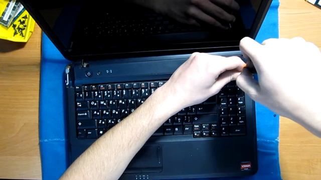 Как разобрать ноутбук Lenovo G555, G450, G550 смотреть онлайн