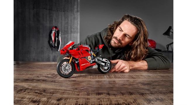 LEGO 42107 Ducati Panigale V4 R Official Images | 42107 LEGO Ducati | LEGO Technic 2020 News смотреть онлайн