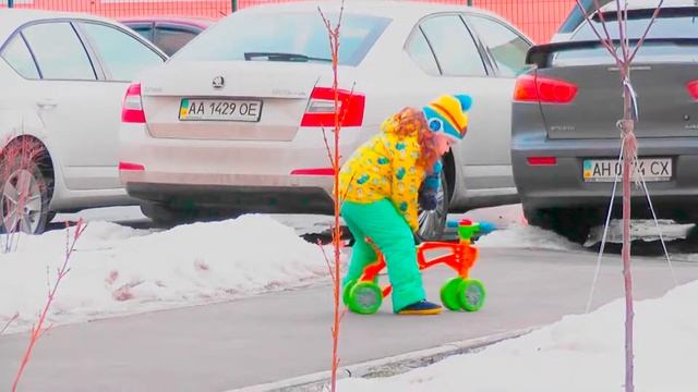 Рисуем мелками / Заколдованный круг от папы / Игра в догонялки / Давид совершил Побег от папы смотреть онлайн