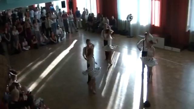 КП-10, формейшн, юбки в горошек.mp4 смотреть онлайн