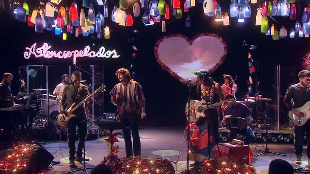 Aterciopelados - Maligno ft. León Larregui смотреть онлайн