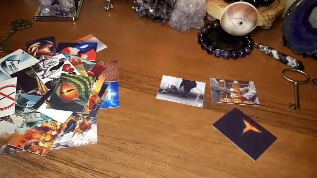 ГАДАНИЕ Его эмоции к вам и что будет делать на животворящем оракуле смотреть онлайн