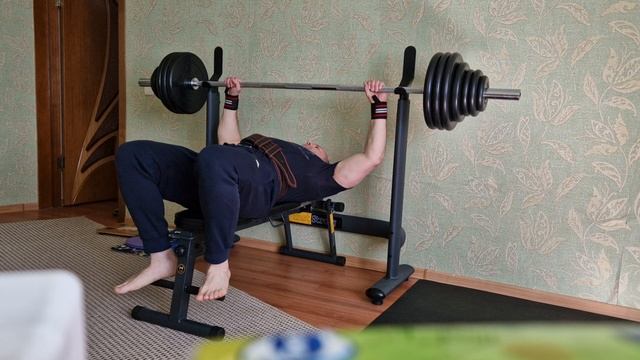 Жим лежа 160кг×1.без всякой химии и препаратов.40+ смотреть онлайн