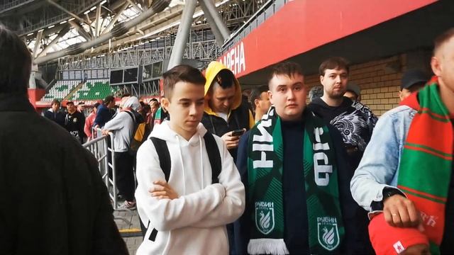 Алехандро Домингес снова в Казани. Сори собрал очередь среди поклонников Рубина смотреть онлайн