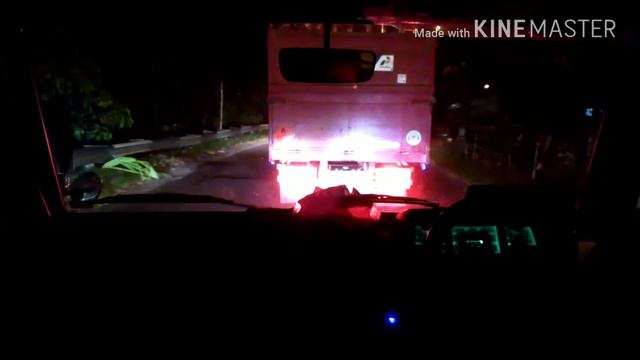L300 sayuran VS Truk gas смотреть онлайн