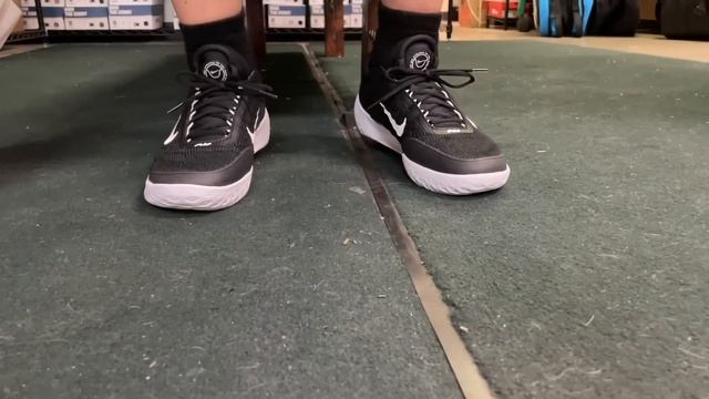 NIKE ZOOM COURT NXT TENNIS SHOE REVIEW WITH COACH ANDREW GU смотреть онлайн