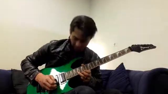 Elektrische gitaar spelen - Rock Metal gitaarsolo op een IBANEZ RG270 смотреть онлайн