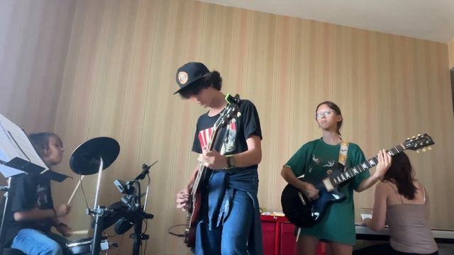 Paradise City by Guns N’ Roses (for school talent show audition tomorrow) смотреть онлайн
