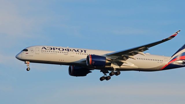 Airbus A350 приземляется в Шереметьево. смотреть онлайн