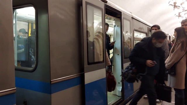"Один из последних" Электропоезд Русич на станции Добрынинская смотреть онлайн
