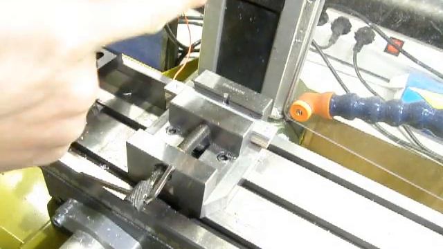 Proxxon FF500 CNC. Серийное производство. Сверление пластин под потайные винты