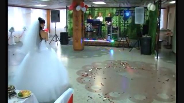 Денис и Ирина первый супружеский танец 4,08,2012 смотреть онлайн