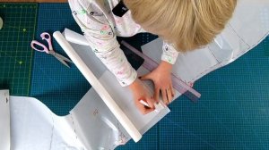 Платье, которое не хочется снимать. Цельнокроеный рукав, застежка по линии плеча, без вытачек.mp4