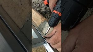 Как закрепить поликарбонат на теплицу,подробное видео