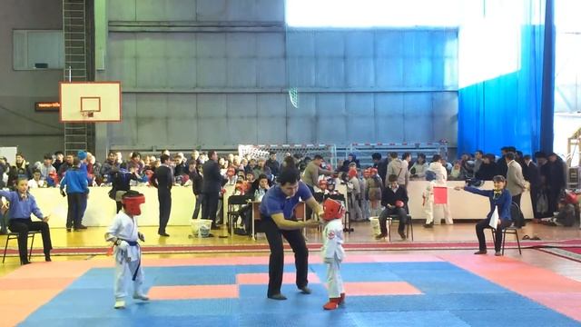 Региональный турнир в г. Караганда 25.01.2015г. каратэ первый бой. Дамир Юсупбеков смотреть онлайн