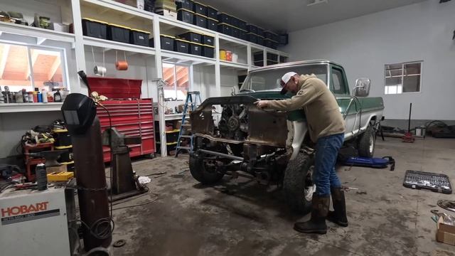 No Water In A Blizzard... Oh Deer! 1969 Ford Diesel Is Ready For Tear Down! смотреть онлайн