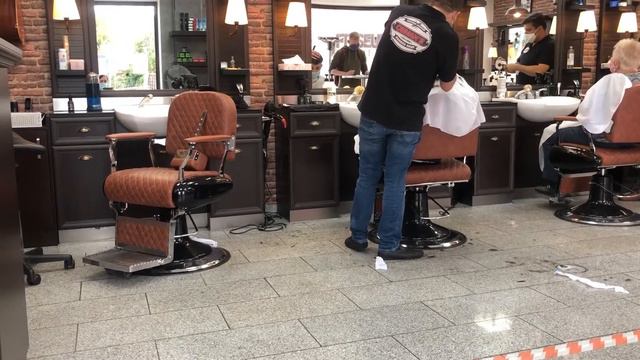 Иду делать стрижку💇🏻♂️ (как выглядит салон) #жизнь в Германии смотреть онлайн