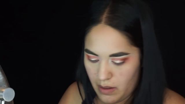 How to do a cut crease glitter look✨ смотреть онлайн