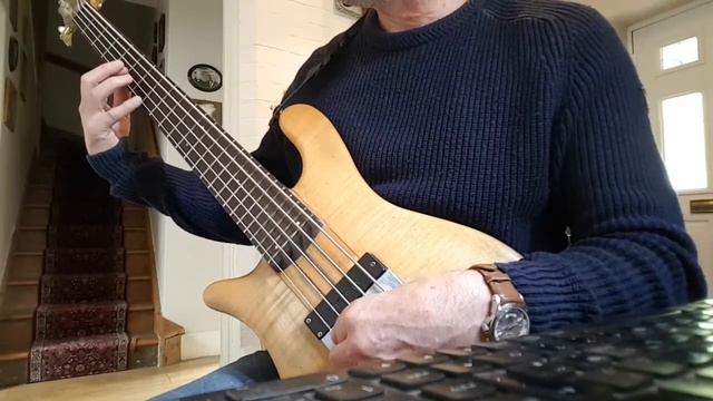 Tuning a Bass Guitar without a Tuner смотреть онлайн