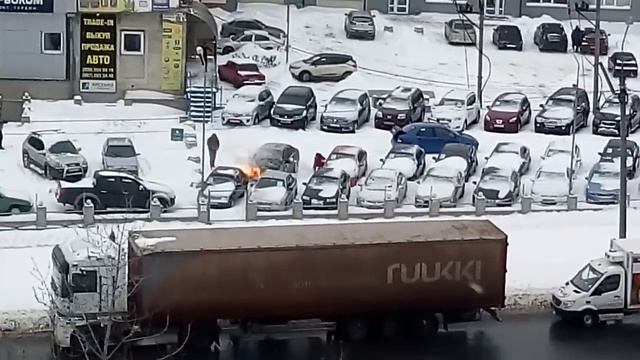 В Запорожье загорелся автомобиль смотреть онлайн