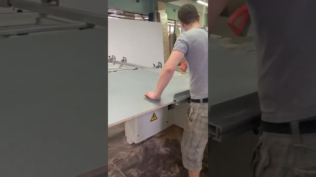 Распил на мебельном производстве Золотая Середина