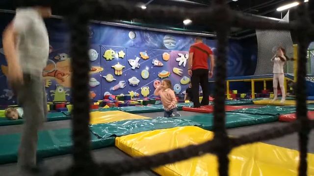 Батуты в Джоки Джой, якорная 5а смотреть онлайн