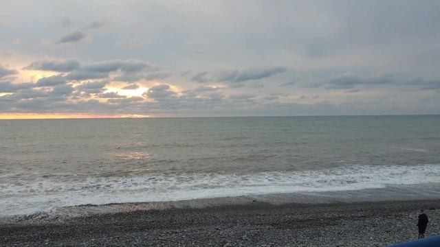 Рождественский вечер. Закат над морем. Пляж Багратион. Лазаревское Сочи. Погода 7 января 2023 смотреть онлайн