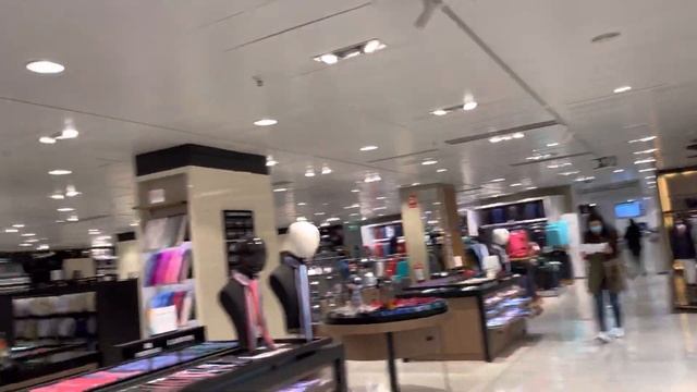 Парад цен и акции в торговом центре El Corte Inglés в Испании в городе Аликанте смотреть онлайн