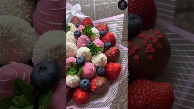 Клубника в шоколаде/Своими руками/Курсы фудфлориста #фудфлористика #подароклюбимой #клубника смотреть онлайн