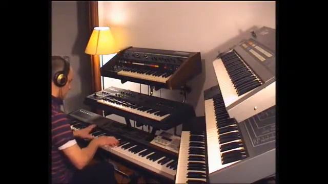 DX5 playing some Phil Collins riffs on piano. смотреть онлайн