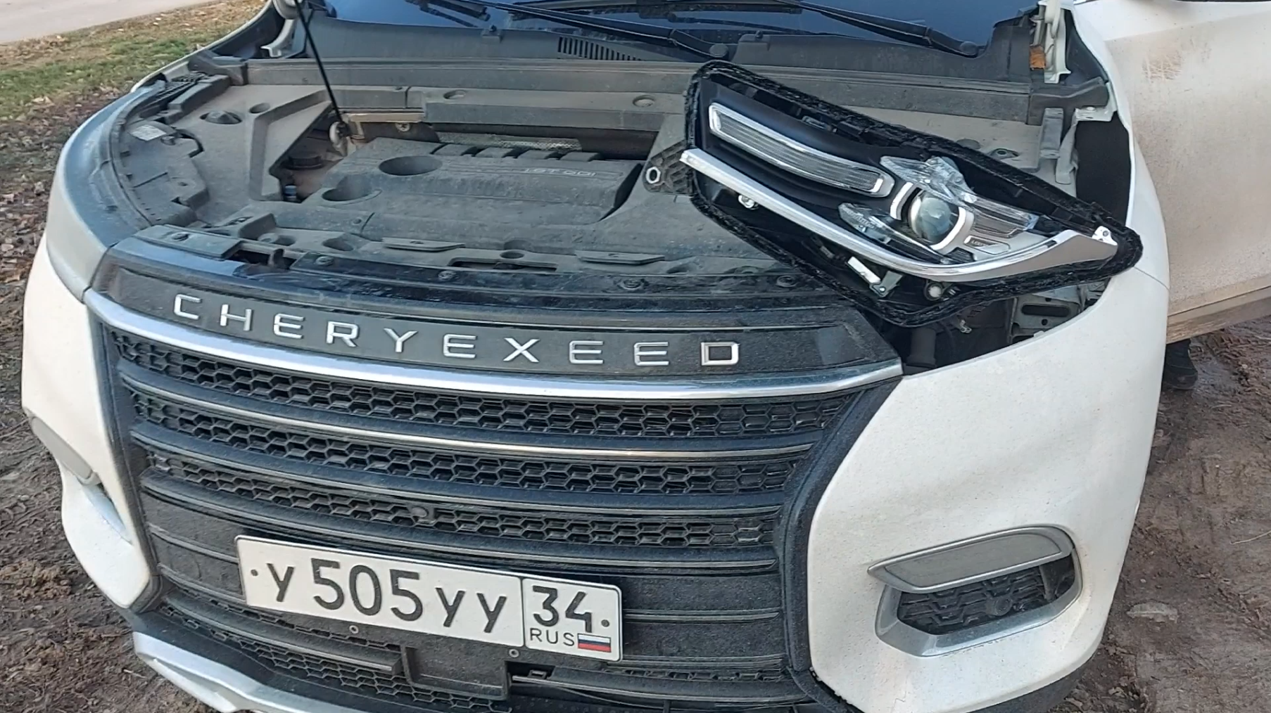 Ремонт ходовых огней Chery Exeed TXL после запотевания фары смотреть онлайн