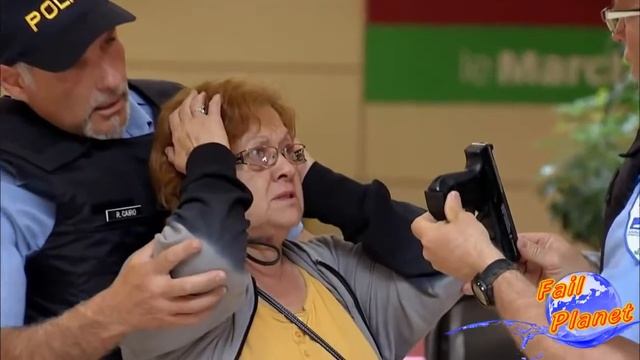 Обыск в магазине Приколы смотреть онлайн